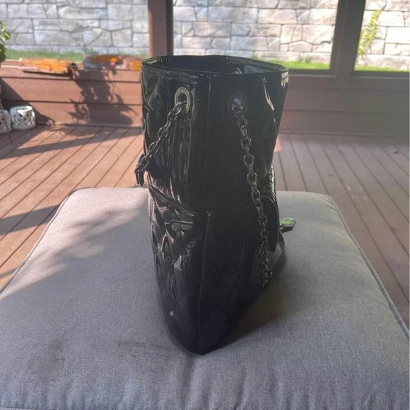 Handbag - Picture 2 of 3